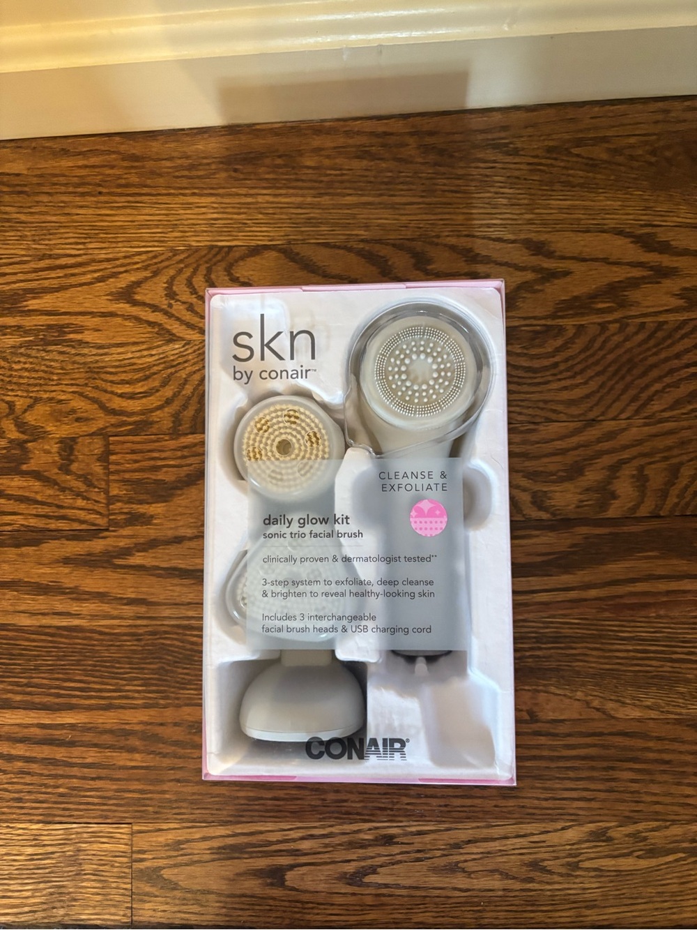 skn by conair Daily Glow Kit Sonic Facial Brush - White